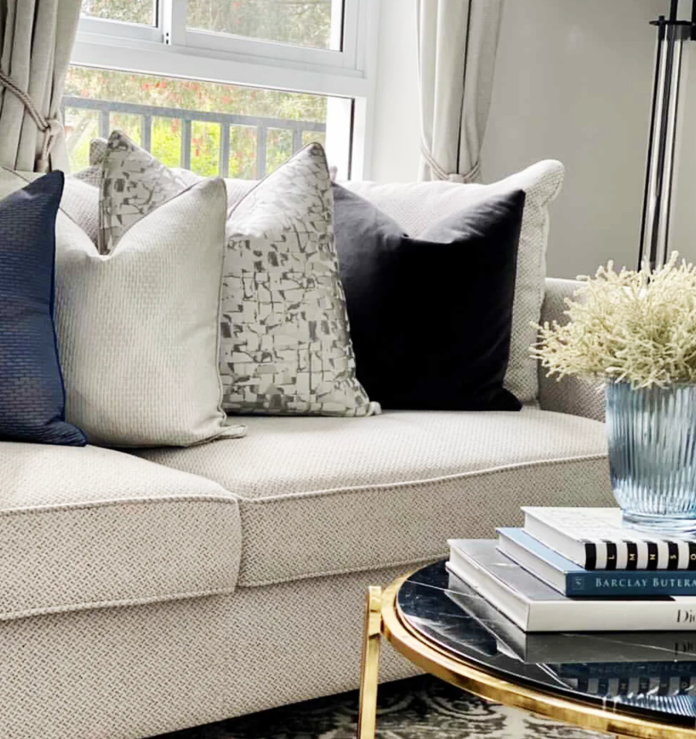 CUSHIONS & THROWS